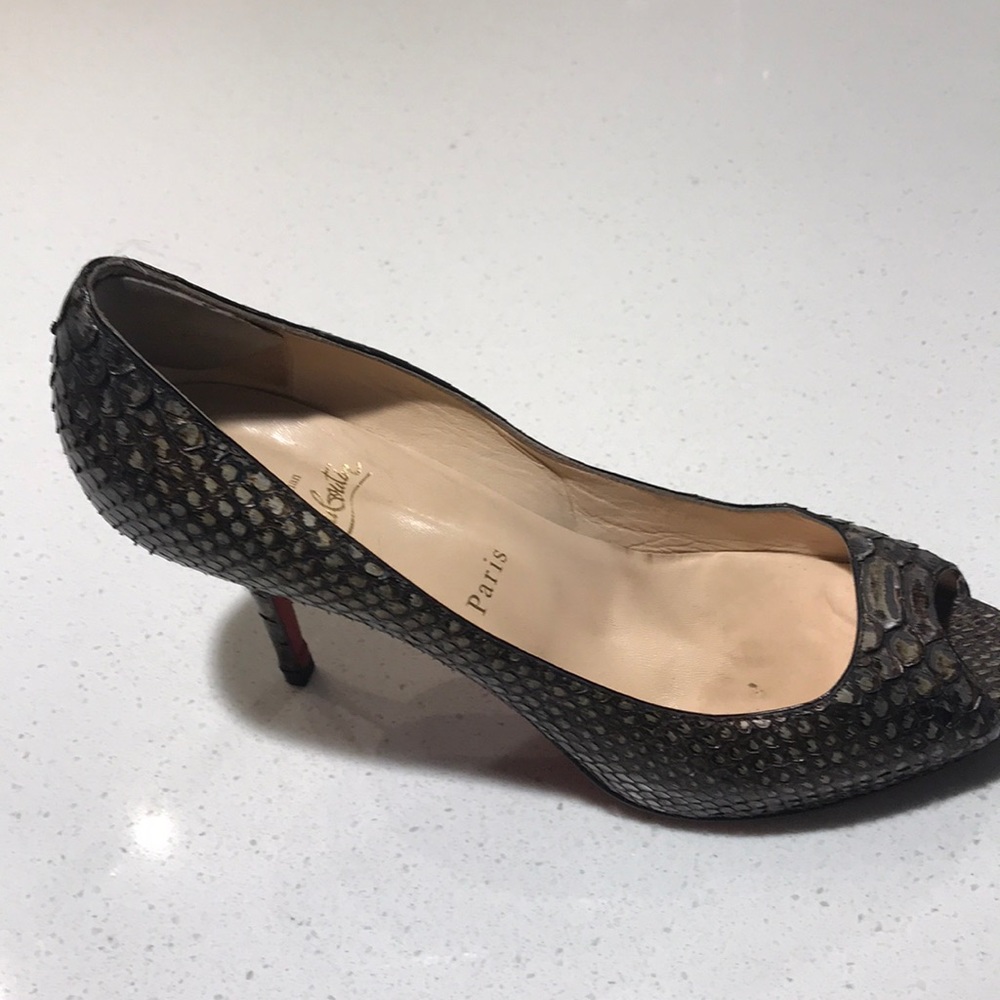 Snakeskin loubiuton peep toe shoes size 41 1/2